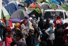 Guardian: Για κάθε 100 δολάρια που παίρνει η Ελλάδα για το προσφυγικό, 70 χάνονται!