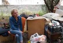 Σοκ στην Κρήτη: Έμεινε στο δρόμο και τώρα ζει και κοιμάται σε ένα χωράφι (pics+vids)