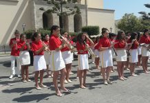 ΒΙΝΤΕΟ Η παρέλαση της Φιλαρμονικής Σερρών στους δρόμους της Κω