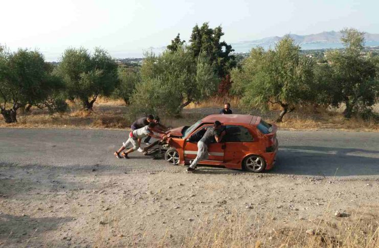 Σύγκρουση 2 ΙΧ στο δρόμο λίγο πιο πάνω από το Ασκληπιείο (7 άνθρωποι στο Νοσοκομείο)