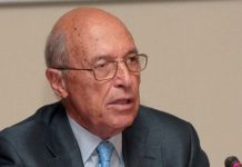 Δύσκολες ώρες για τον Κώστα Σημίτη