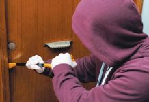 Το πρωί έδινε πανελλαδικές και το βράδυ άνοιγε πολυτελή διαμερίσματα