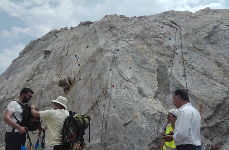 ΙΣΧΥΡΗ Κως: Με τον διευθυντή παραγωγής της Inkas Films Δημήτρη Χατζηβογιατζή, παλιό γνώριμο της Κω από την ταινία «Περιπέτεια στο Αιγαίο»