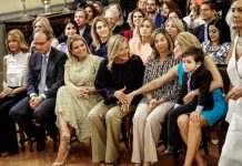 Ορκωμοσία νέας κυβέρνησης: Τι φόρεσαν οι σύζυγοι των υπουργών αλλά και οι γυναίκες υπουργοί (Pics)