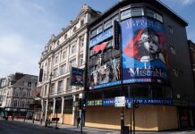 Απώλειες εκατομμυρίων και κίνδυνος «λουκέτων» από το West End έως το Broadway