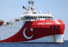 Νύχτα αγωνίας για το Oruc Reis: Πλέει προς το Καστελλόριζο