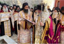 ΦΩΤΟ & ΒΙΝΤΕΟ Ευωδία κατά την εκταφή λειψάνων του Γέροντα Ιωσήφ του Βατοπαιδινού (ΦΩΤΟ)