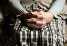 Ίλιον: Φτωχή ηλικιωμένη έκλεψε προιόντα από σούπερ μάρκετ – Δεν απέσυρε τη μήνυση η αλυσίδα-Με παρέμβαση Γεωργιάδη σταματά η δίωξη (video)