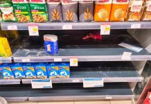 Άδειασαν τα ράφια στα σούπερ μάρκετ από αλεύρι, ζάχαρη και ηλιέλαιο! Ο πόλεμος της τηγανιτής πατάτας | Καπέλο στο ψωμί