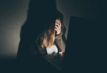 Revenge porn στη Βόρεια Ελλάδα: «Ανεβαίνω έναν Γολγοθά», λέει η παντρεμένη γυναίκα που έπεσε θύμα από τον εραστή της