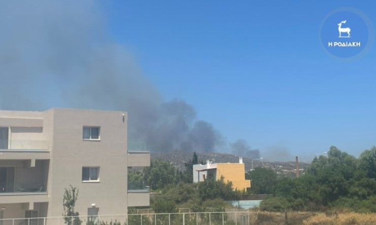 Μάχη να μην μπουν οι φλόγες στο χωριό Βάτι στη Ρόδο | Ανατριχιαστικό ΒΙΝΤΕΟ | 112: Εκκενώνονται μετά το Βάτι, Λαχανιά και Πλημμύρι