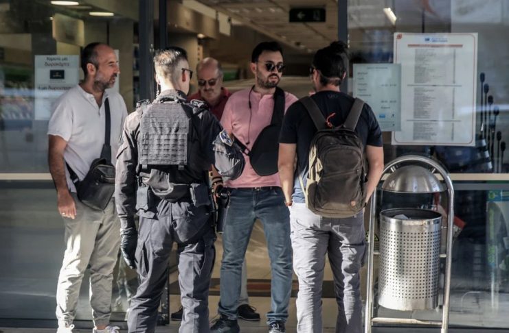 Πειραιάς: Ένας νεκρός κι ένας βαριά τραυματίας σε ανταλλαγή πυροβολισμών μεταξύ Τούρκων σε σούπερ μάρκετ