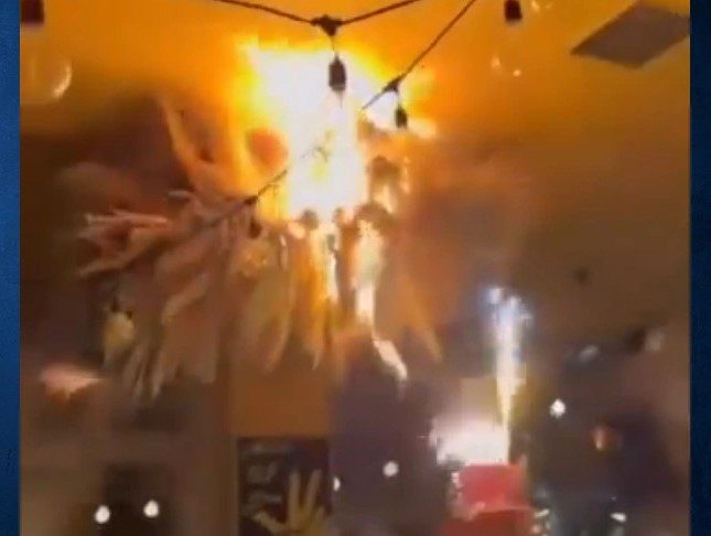 Φωτιά σε μπαρ στο Παγκράτι από τούρτα γενεθλίων – ΒΙΝΤΕΟ Ντοκουμέντο