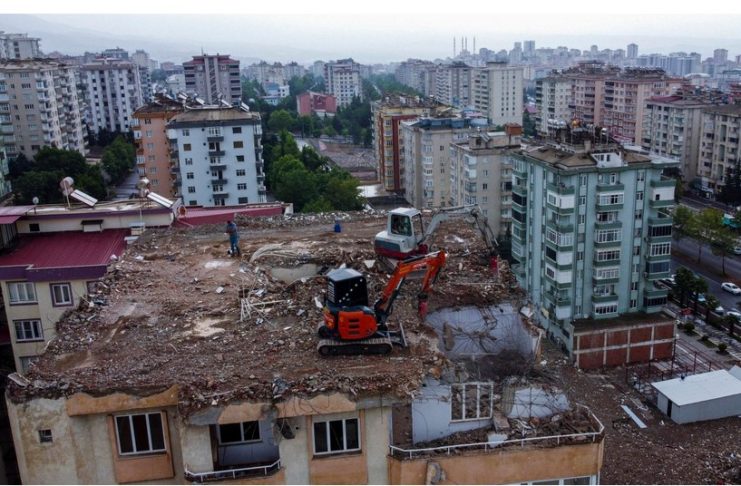 Τουρκία: Πάνω από 300 μετασεισμοί μετά τη σεισμική δόνηση των 6,1 Ρίχτερ – Δραματικά πλάνα – Βίντεο