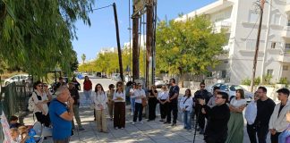 Συγκέντρωση διαμαρτυρίας της Β ΈΛΜΕ Δωδεκανήσου έξω από το 3ο Γυμνάσιο Κω ενάντια στις συγχωνεύσεις σχολικών τμημάτων