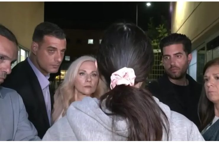 Κάνω έκκληση στις γυναίκες της άλλης οικογένειας, να ζήσουν τα παιδιά μας, λέει η σύζυγος του 29χρονου που παραδόθηκε για τη συμπλοκή στα Βορίζια