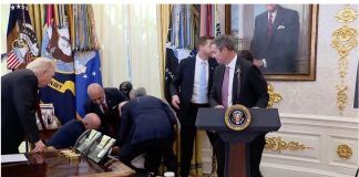 Κατέρρευσε σε live μετάδοση δίπλα στον Τραμπ ηγετικό στέλεχος της Novo Nordisk στη διάρκεια εκδήλωσης στο Οβάλ Γραφείο – Δείτε βίντεο