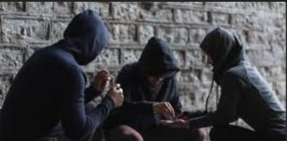 Νεανική παραβατικότητα: Όταν η αντίδραση των νέων γίνεται κραυγή για βοήθεια | Γράφει ο Βασίλης Γιαουρδήμος