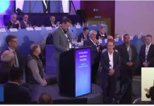 Ο Αλ. Κολιάδης με τους Δημάρχους των νησιών γύρω του περιγράφει στην Αλεξανδρούπολη … «τι είναι τα νησιά μας»! (video) «΄Ρχουν μετατρέψει…σε ανέκδοτο τον όρο νησιωτικότητα»