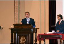 Τιμητική διάκριση στον Μάνο Κόνσολα από τον Φιλολογικό Σύλλογο ‘’Παρνασσός’’, τον πιο ιστορικό σύλλογο της χώρας