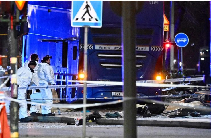 Συναγερμός στη Στοκχόλμη: Λεωφορείο έπεσε σε στάση, αναφορές για τρεις νεκρούς και αρκετούς τραυματίες