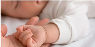 Κύκλωμα συμβολαιογράφων μοίραζε άδειες παραμονής με αναγνώριση πατρότητας σε παιδιά Ρομά