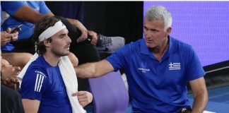 Ο πατέρας Τσιτσιπάς υποστήριξε ότι εκείνος οδηγούσε με 213 χλμ. την Lotus – Αρνητική η στάση της Τροχαίας