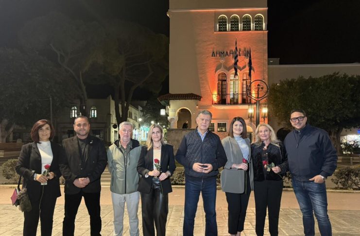 Συμβολική φωταγώγηση του Δημαρχείου με αφορμή την Διεθνή Ημέρα για την Εξάλειψη της Βίας κατά των Γυναικών