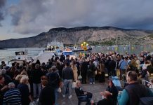 Σε πανηγυρικό κλίμα τα πλοία της γραμμής στον Πανορμίτη-Συγκινητικός απόπλους καταμαράν