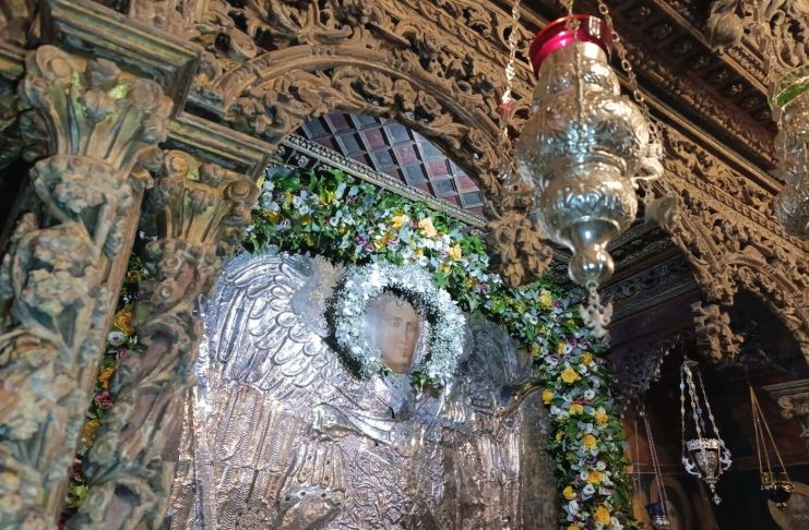 Με βαθειά κατάνυξη ο Εσπερινός της εορτής των Ταξιαρχών στην Ιερά Μονή Αρχαγγέλου Μιχαήλ Ρουκουνιώτη στη Σύμη