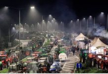 Αγρότες έτοιμοι για όλα| «Δεν τρώμε σανό», προειδοποιούν από τα μπλόκα – Το Σάββατο οι αποφάσεις για τις κινητοποιήσεις – Πολιορκούν τα γραφεία των βουλευτών της ΝΔ