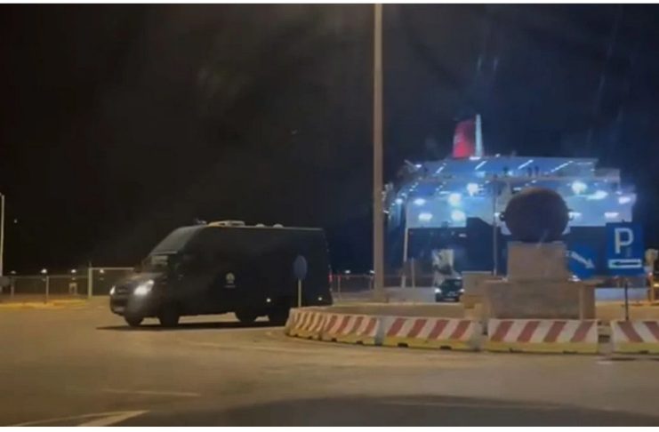 Στο καράβι από την Κρήτη για να οδηγηθούν στον Εισαγγελέα στην Αθήνα οι 15 συλληφθέντες για τον ΟΠΕΚΕΠΕ – Φωτογραφίες και βίντεο