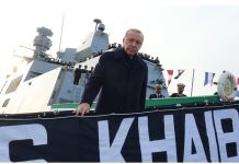 Ο Ερντογάν παραλαμβάνει νέο υποβρύχιο και αποβατικό αλλά δηλώνει «δεν έχουμε καμία βλέψη στα εδάφη κανενός»