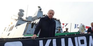 Ο Ερντογάν παραλαμβάνει νέο υποβρύχιο και αποβατικό αλλά δηλώνει «δεν έχουμε καμία βλέψη στα εδάφη κανενός»