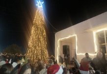 Σε γιορτινό κλίμα το άναμμα του Χριστουγεννιάτικου δέντρου στο Μαστιχάρι