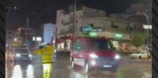 Γυναίκα νεκρή στην Ανω Γλυφάδα, παρασύρθηκε από τα νερά και εγκλωβίστηκε κάτω από αυτοκίνητο