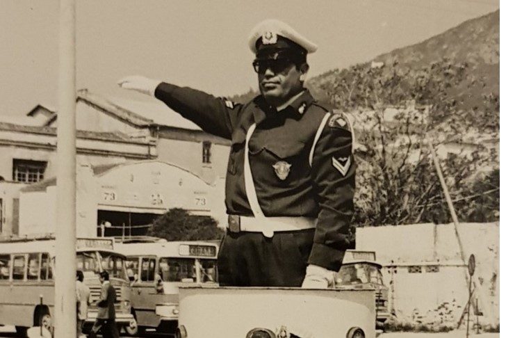 Ο πρώτος σκιέρ τροχονόμος, το «βαρέλι» των γιορτών και η εξαφάνισή τους – ‘Ενας 92χρονος θυμάται ιστορίες μιας άλλης εποχής | Photos