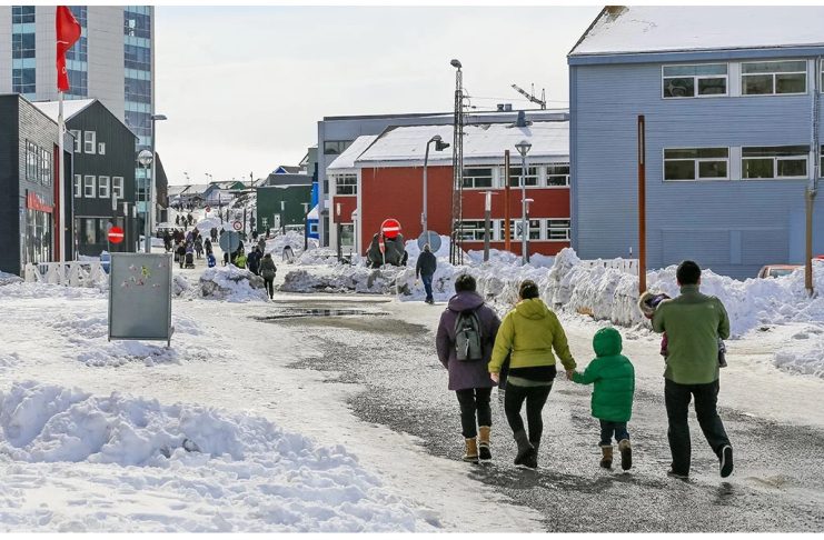 Reuters: Η κυβέρνηση Τραμπ εξετάζει σενάριο εφάπαξ πληρωμής από $10.000 έως $100.000 σε κάθε Γροιλανδό, για να ενταχθούν στις ΗΠΑ