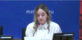 Συγκλόνισε στο Ευρωκοινοβούλιο η 20χρονη που ο πατέρας της δολοφόνησε με 17 μαχαιριές τη μάνα της στο Μενίδι: Είμαι εδώ για όσα παιδιά έμεναν πίσω