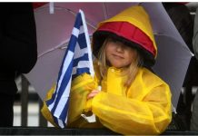 25η Μαρτίου: «Με ομπρέλα και μπουφανάκι οι παρελάσεις», τι λένε οι μετεωρολόγοι για το σκηνικό του καιρού