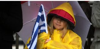 25η Μαρτίου: «Με ομπρέλα και μπουφανάκι οι παρελάσεις», τι λένε οι μετεωρολόγοι για το σκηνικό του καιρού