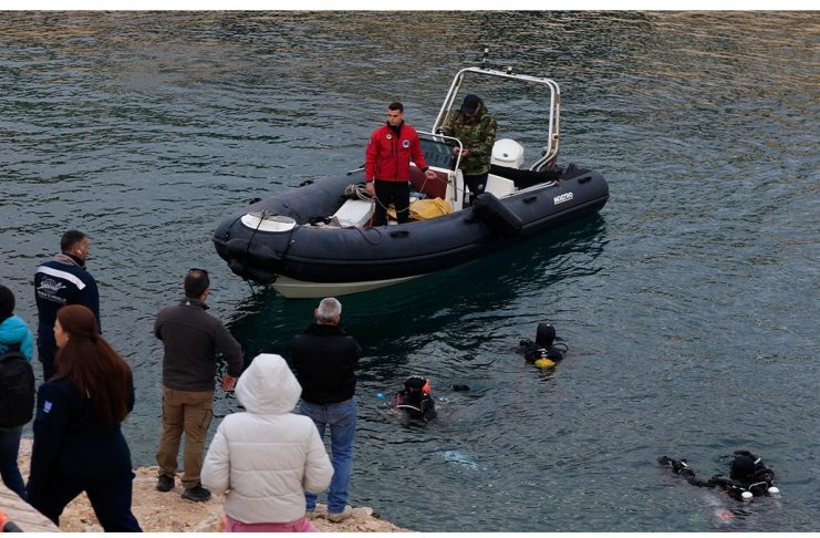 Θρίλερ στα Λιμανάκια Βουλιαγμένης: Ψάχνουν 34χρονο δύτη που χάθηκε σε θαλάσσιο πηγάδι βάθους 28 μέτρων, η ιστορία για το «Πηγάδι του Διαβόλου»