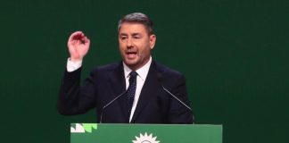 Ανδρουλάκης στο 4ο Συνέδριο του ΠΑΣΟΚ: Εκτός πραγματικότητας όποιος πιστεύει στα σενάρια συνεργασίας με τη ΝΔ