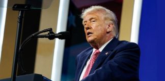 Χάθηκε η μπάλα… «Διαπραγματευόμαστε με την Τεχεράνη, αλλά πρέπει ν’ ανοίξουν τα Στενά του Ορμούζ» λέει ο Τραμπ – Νέα επίθεση στον πυρηνικό σταθμό του Μπουσέρ στο Ιράν