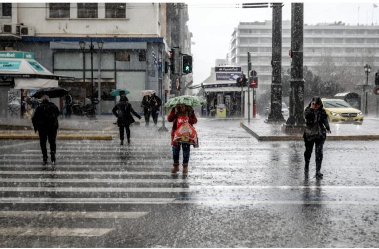 Καιρός: Πρόσκαιρη βελτίωση τη Δευτέρα, επιδείνωση από Τρίτη και Πρωταπριλιά με καταιγίδες