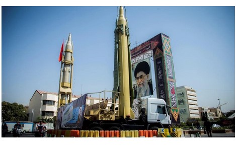 «Καλώς ήλθατε στο πάρτι μας»: Μήνυμα πτώσης του Τραμπ αλά Σάχη στέλνει ο Γκαλιμπάφ | CNN: Ο θάνατος του Χαμενεΐ που είχε αποκηρύξει τα πυρηνικά όπλα ενισχύει τους φανατικούς που τώρα θα τα επιδιώξουν