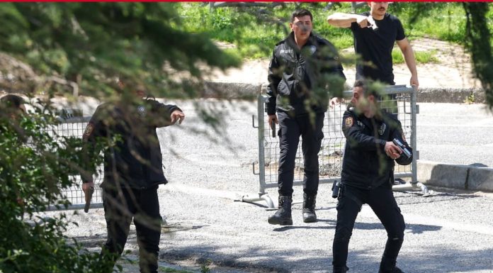 Τραμπ για Ιράν: Ένας ολόκληρος πολιτισμός θα πεθάνει απόψε – Η Τεχεράνη διακόπτει τις διπλωματικές επαφές με τις ΗΠΑ | Τρομοκρατική επίθεση στο ισραηλινό προξενείο στην Κωνσταντινούπολη: Ένας ένοπλος νεκρός και 4 τραυματίες