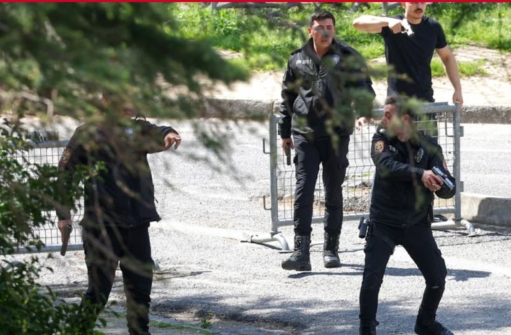 Τραμπ για Ιράν: Ένας ολόκληρος πολιτισμός θα πεθάνει απόψε – Η Τεχεράνη διακόπτει τις διπλωματικές επαφές με τις ΗΠΑ | Τρομοκρατική επίθεση στο ισραηλινό προξενείο στην Κωνσταντινούπολη: Ένας ένοπλος νεκρός και 4 τραυματίες