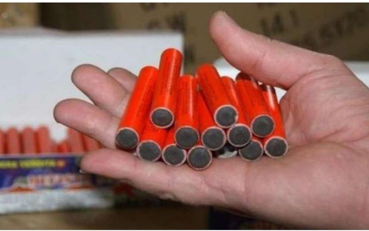 Σύλληψη 59χρονης από την Κω η οποία κατείχε στο κατάστημά της 25.840 κροτίδες και πυροτεχνήματα