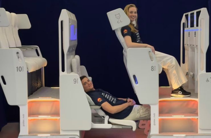 Διώροφα καθίσματα στα αεροπλάνα: Η πρόταση που χλευάστηκε, επανέρχεται και στοχεύει σε πιο άνετα και φθηνότερα ταξίδια